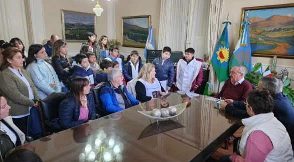 Lunghi se reunió con integrantes de la comunidad educativa de la Escuela Primaria Nº 7